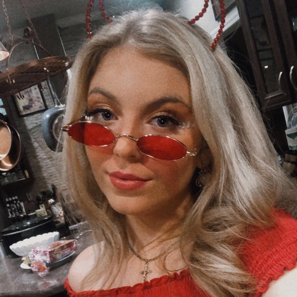 Meet your Posher, Audrey - Picture 2 of 2